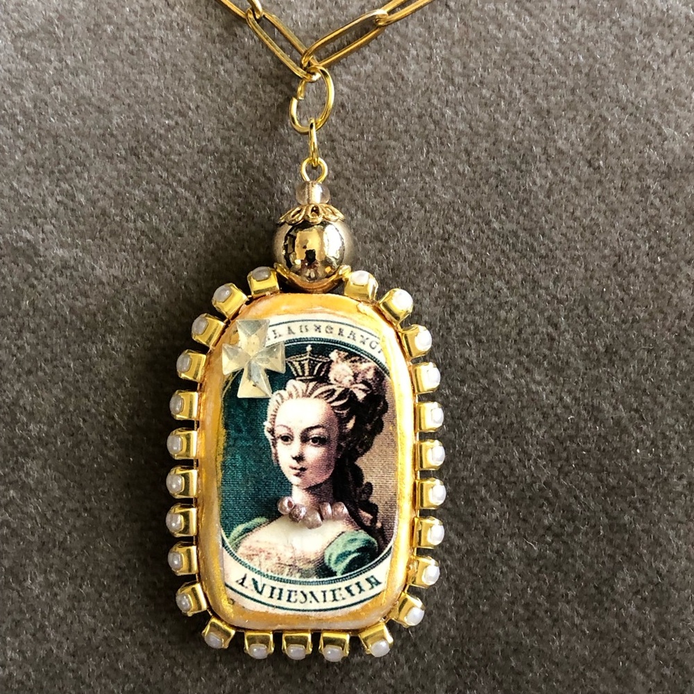 Handmade Gold toned Pendant Necklace with Vintage Portrait and pearl edging